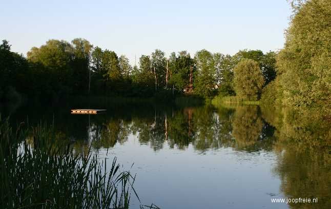 Speel/zwemvijver op camping in Eggelstetten
