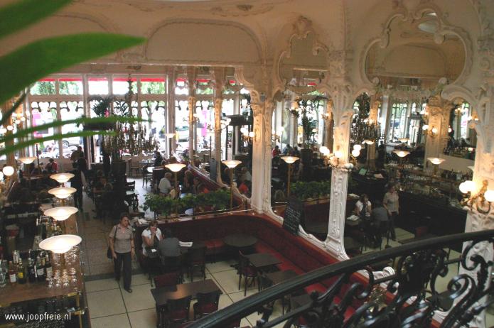 Spiegelcafe in Moulins